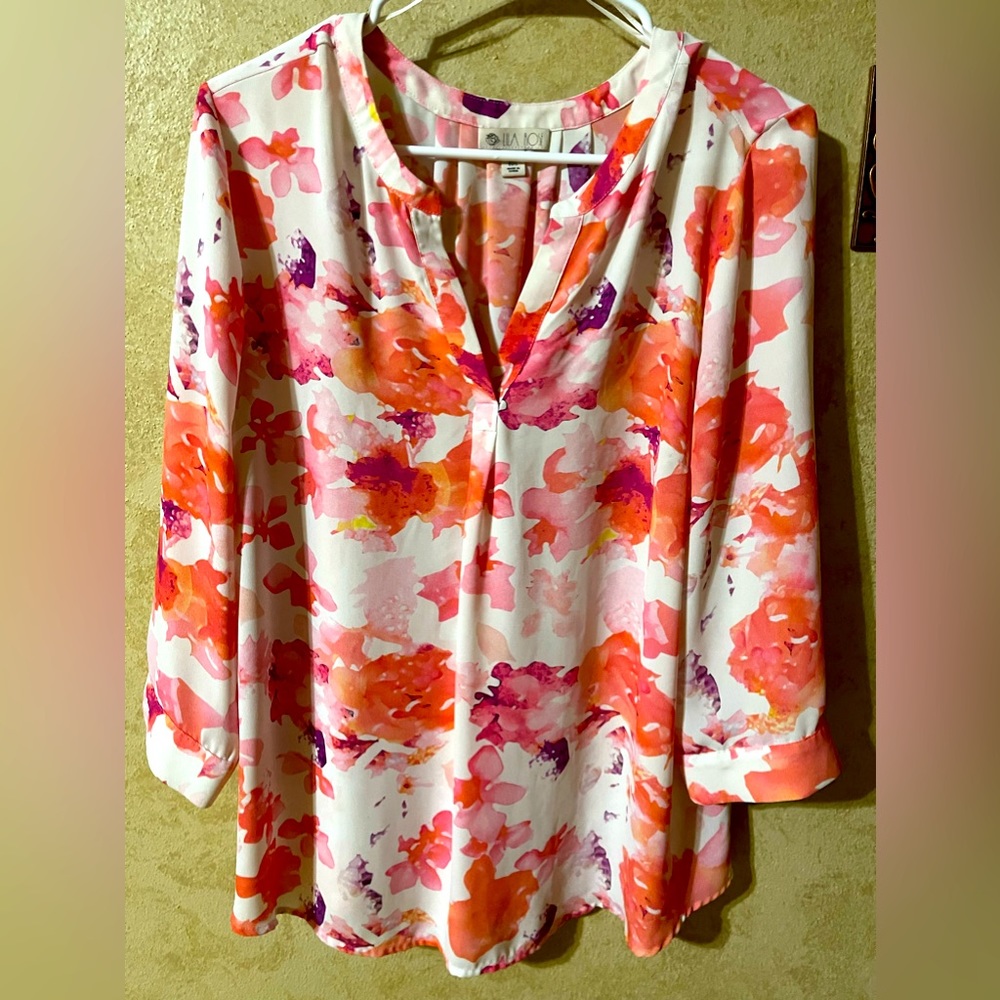 Lila Rose dress shirt. Size Large.